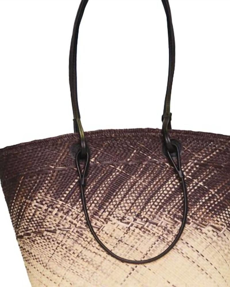 Front of a model wearing a size O/S Medium Basket Bag in Ombre in Ombre by Sensi Studio. | dia_product_style_image_id:345686